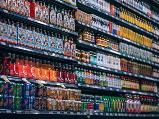 Supermarktschap met huismerken en A-merken naast elkaar