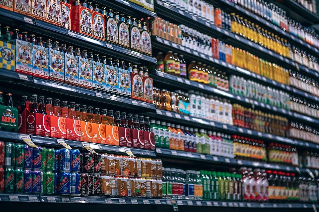 Supermarktschap met huismerken en A-merken naast elkaar