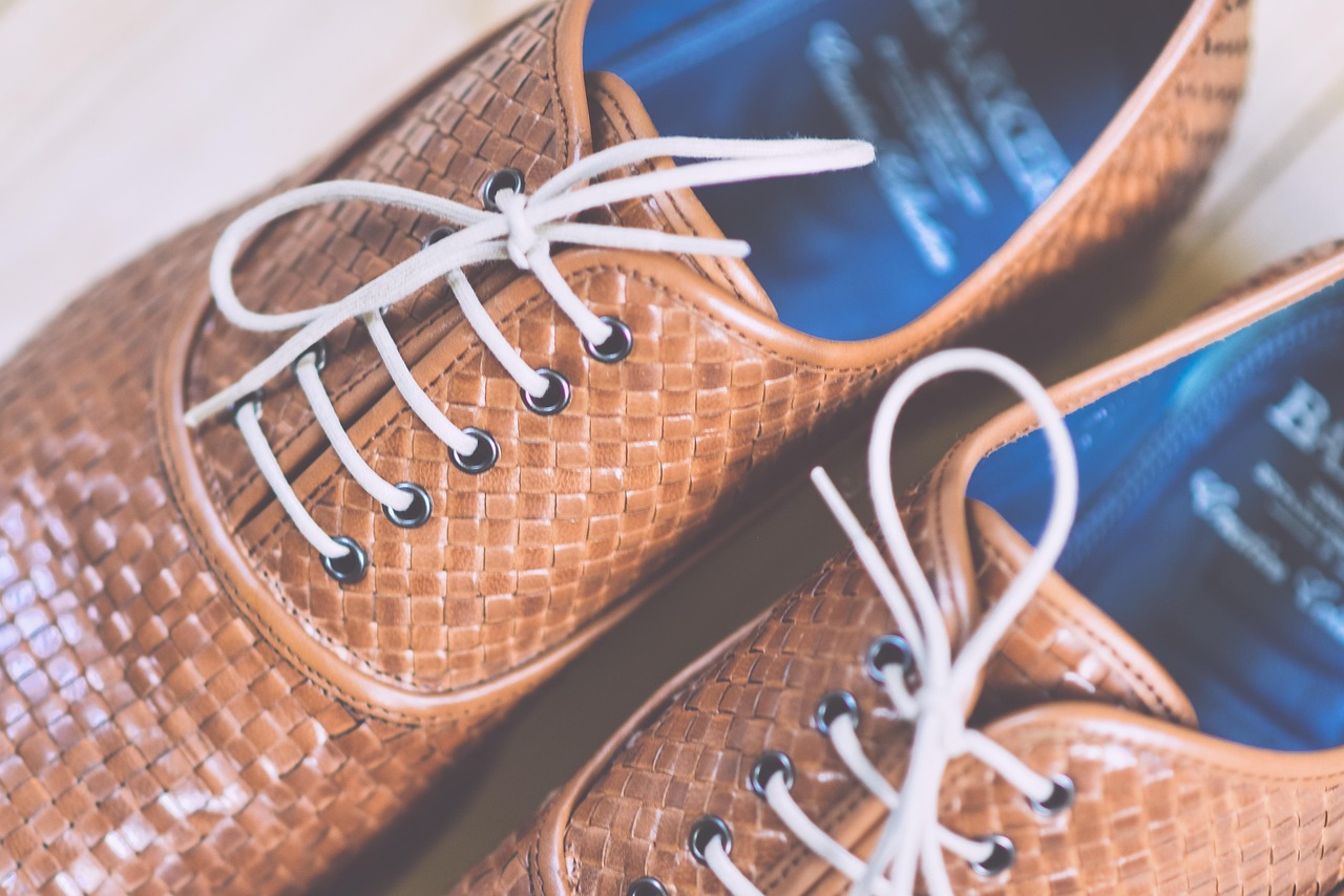 Ambachtelijk gemaakte lederen herenschoenen in een Portugees schoenatelier